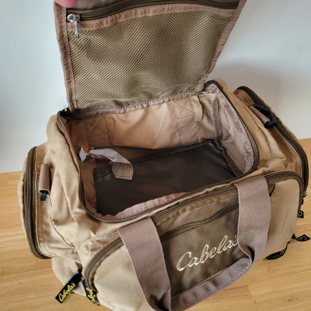 Cabela's Tan and Brown Men's Duffle Bag NWOT 15 Inches Shoulder Strap
